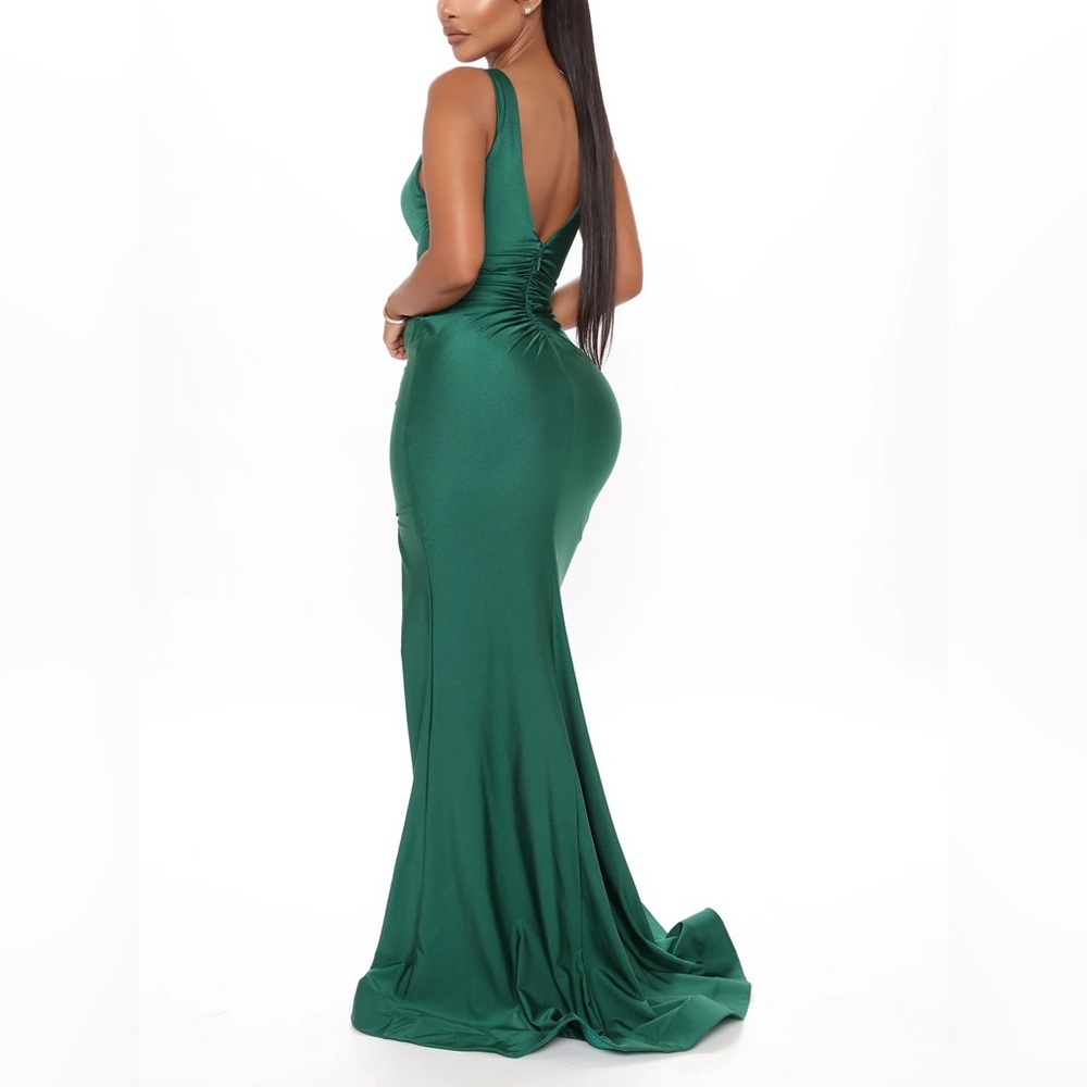 Emerald green sleeveless maxi dress with V-neck